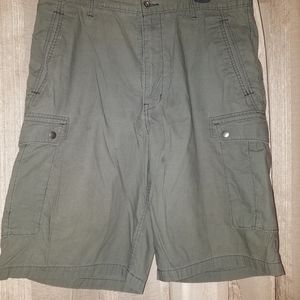 Men's Levi's Cargo short in Charcoal Grey. W36